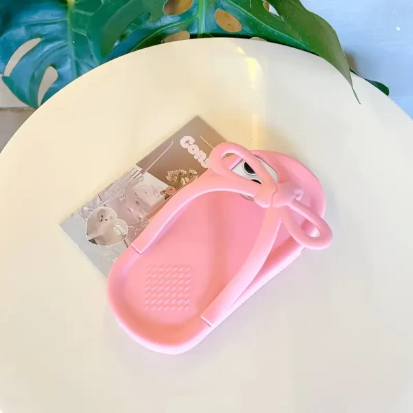 Original pink herringbone bow tie slippers with soft silicone phone case, suitable for iPhone 15/16Pro. Soft shell, creative, protective case